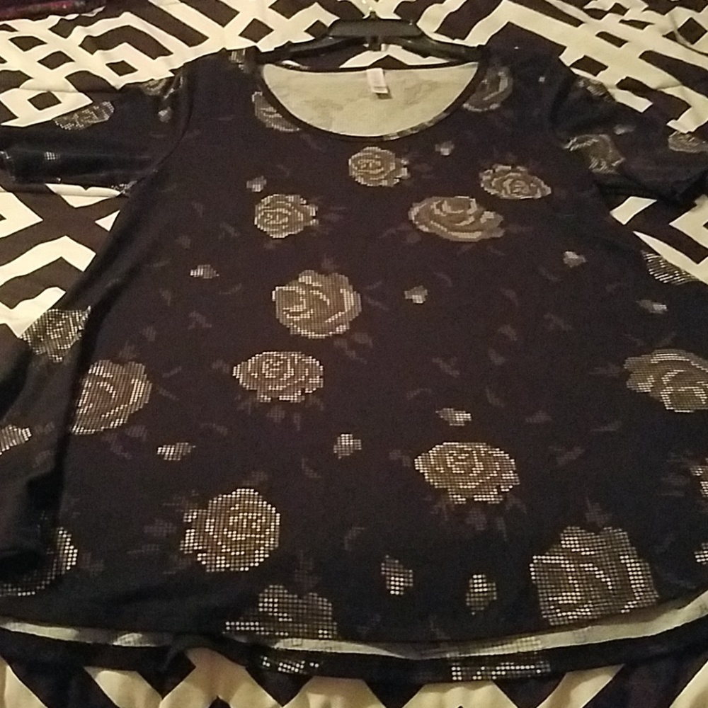 Perfect tee with roses